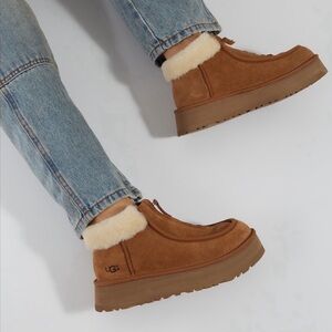 UGG Funkette women’s Boot suede chestnut size 9 New